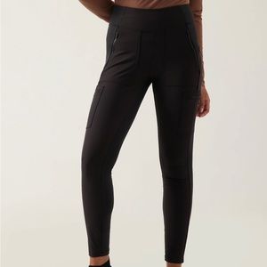 Athleta Headlands Hybrid Cargo II tight, black size 4